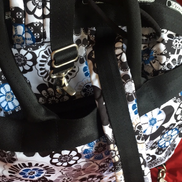 Lesportsac convertible backpack to carry - Picture 7 of 9